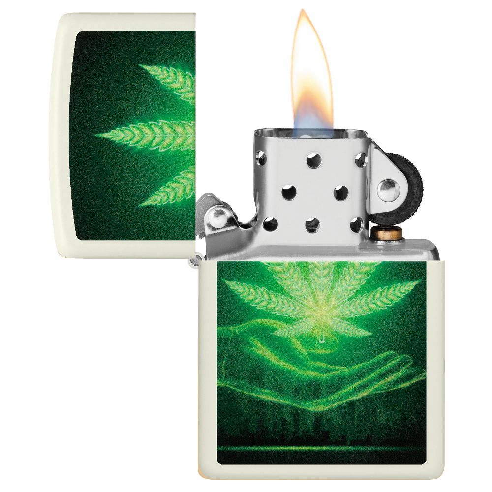 Zippo Cannabis Glow in the Dark aansteker open met vlam