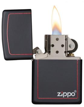 Aansteker Zippo Black Matte Zippo Border open met vlam